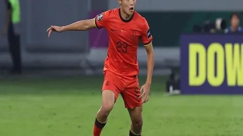 “揭秘：曼联与热刺抢夺科隆球星赛义德-马拉，转会战再掀高潮！”